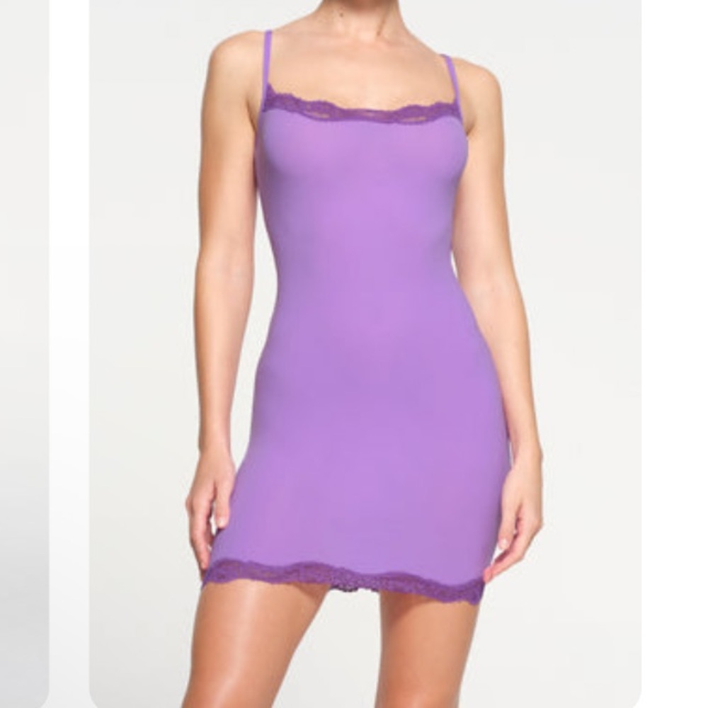 Skims fits everybody lace sleep dress. Worn a few times. Gorgeous purple color.